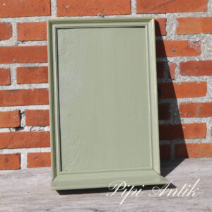 05. Hylde uden spejl til opslagstavle B32,5xH50cm x D9cm