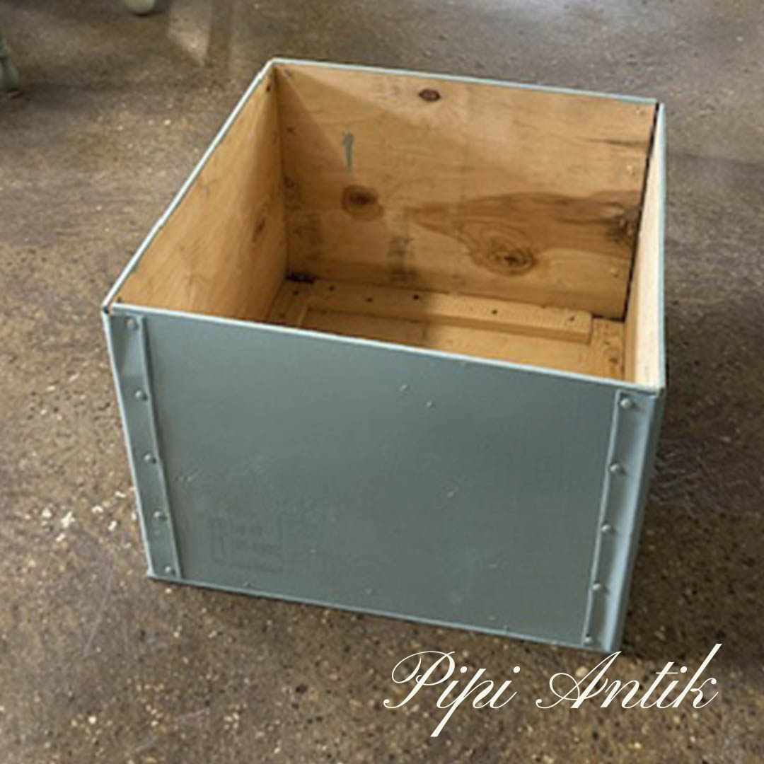 06. Finerkasse i lys tyrkisblå L40xB40xH30cm