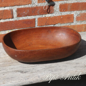 08. Teak skål L38,5xB25xH10 cm lille revne uden betydning i en side