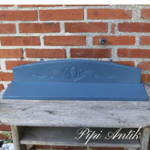 31. Hylde i Madam Blå med udskæring L70x B18xH14 cm