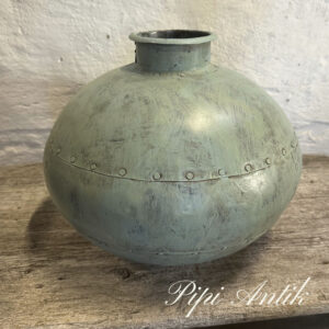 46. Metal gulvvase i irret look grønligt med tyrkistoner Ø40xH30cm