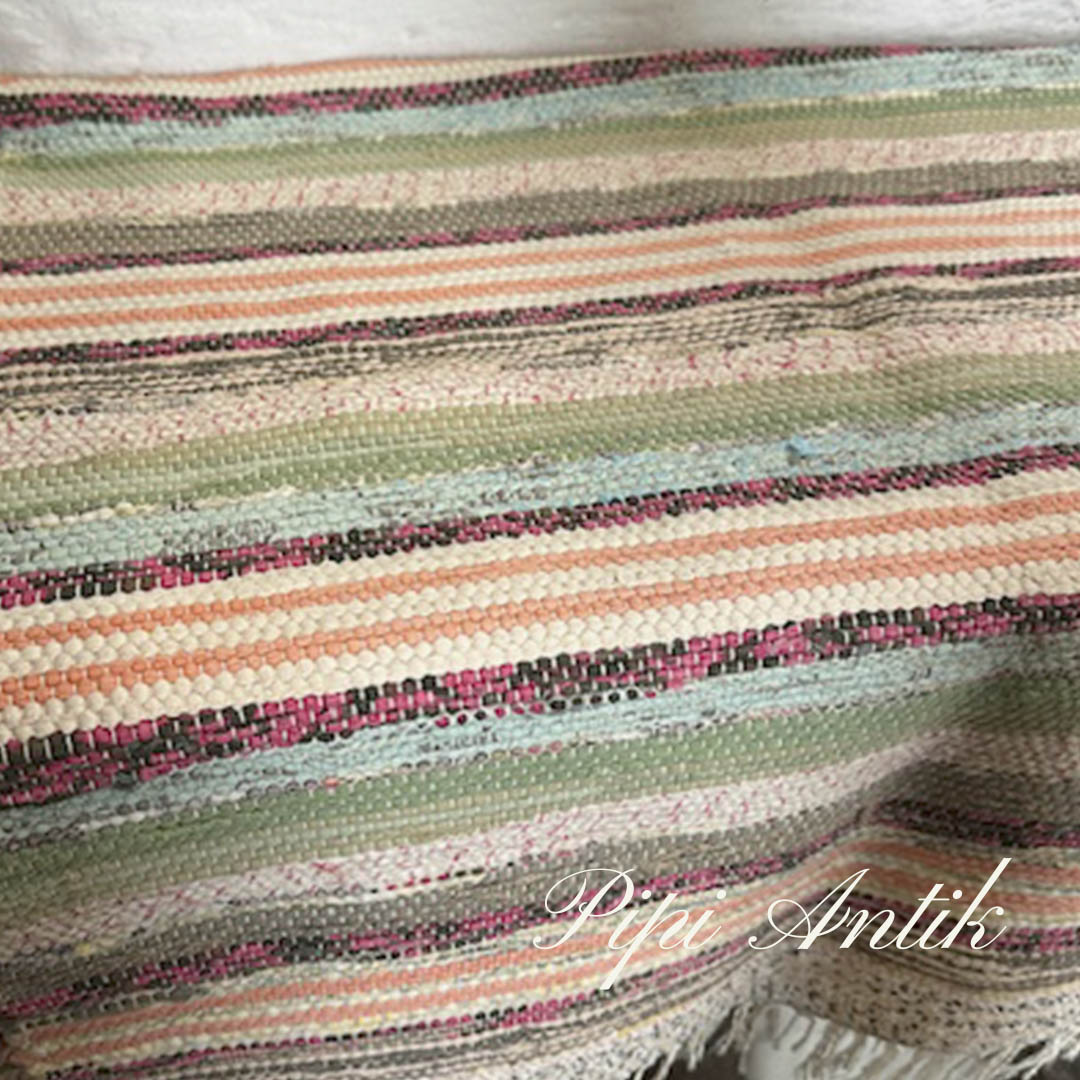 01. Kludetæppe Mulitifaret i det laksefaret B43xL140cm 01. Kludetæppe Mulitifaret i det laksefaret B43xL140cm