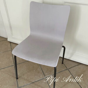 07. Lavendel stol med nye sko B43xD40xH78cm Siddehøjde 46cm