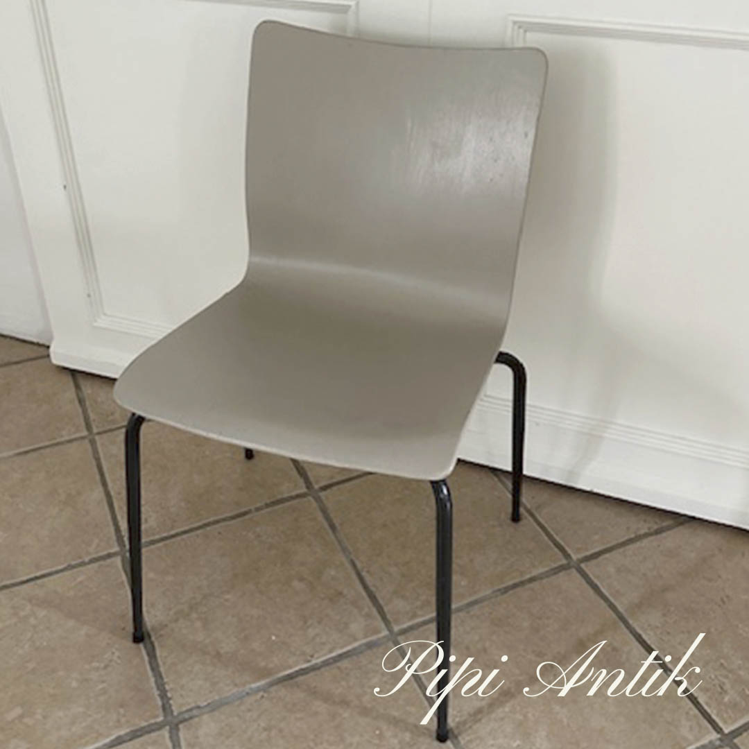 08. Kaki stol retro stol med nye sko B43xD40xH78cm Siddehøjde 46cm 08. Kaki stol retro stol med nye sko B43xD40xH78cm Siddehøjde 46cm