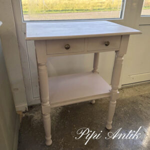 05. Pyntebord tobaksbord i gammel rosa L58xD39xH76cm