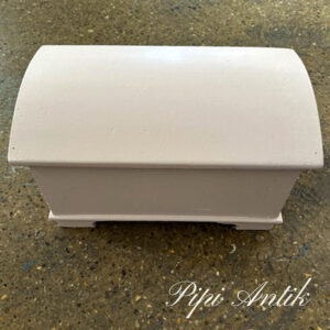 06. Skrin skattekiste lille i gammelrosa fra 1951 ommalet L33,5xB20xH19,5cm