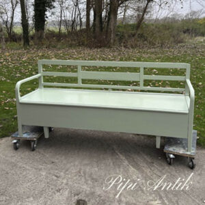 103. Svensk slagbænk støvet grøn L182xD54xH78cm SH42 cm