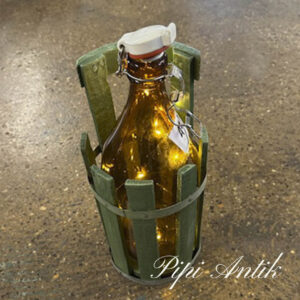 15. Retro ølflaske i rund træramme grønligt Ø16xcH40cm excl lys