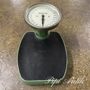 02. Ginge badevægt grøn retro patineret B26x25xH23 Ø17cm på skærmen