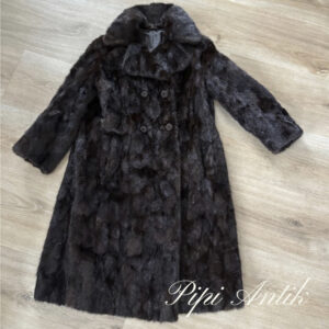 02. Pels Mink retro mørkebrun med store pynteknapper ca str 38-40