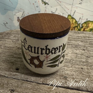 08. Knapstrup Laubær krydderikrukke med teak låg Ø7x7cm