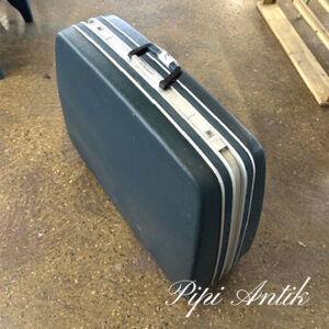 13. Cavalett Kuffert lyseblå L63xD18xH53cm