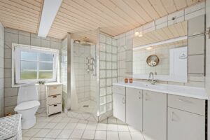 Badeværelse i hovedhuset Mejlbyvej 2 Stauning Skjern